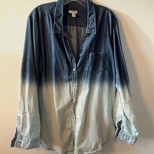 Old Navy Women's Button Down Dip Dye Chambray  (Ombré) Blue Jean Shirt